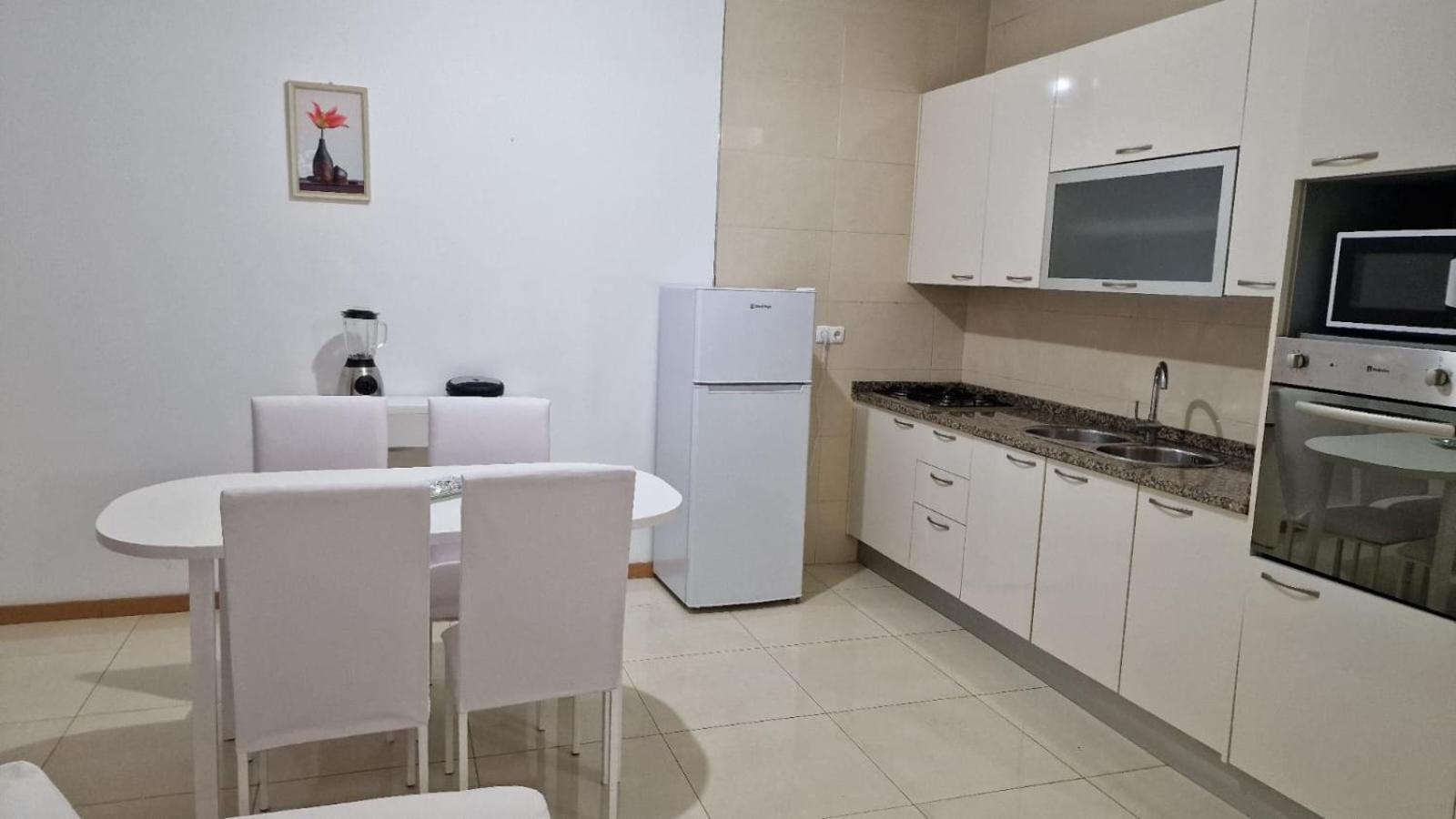 Casa De Ferias Com 2 Quartos Ou Aluguer Diaria Praia Luaran gambar