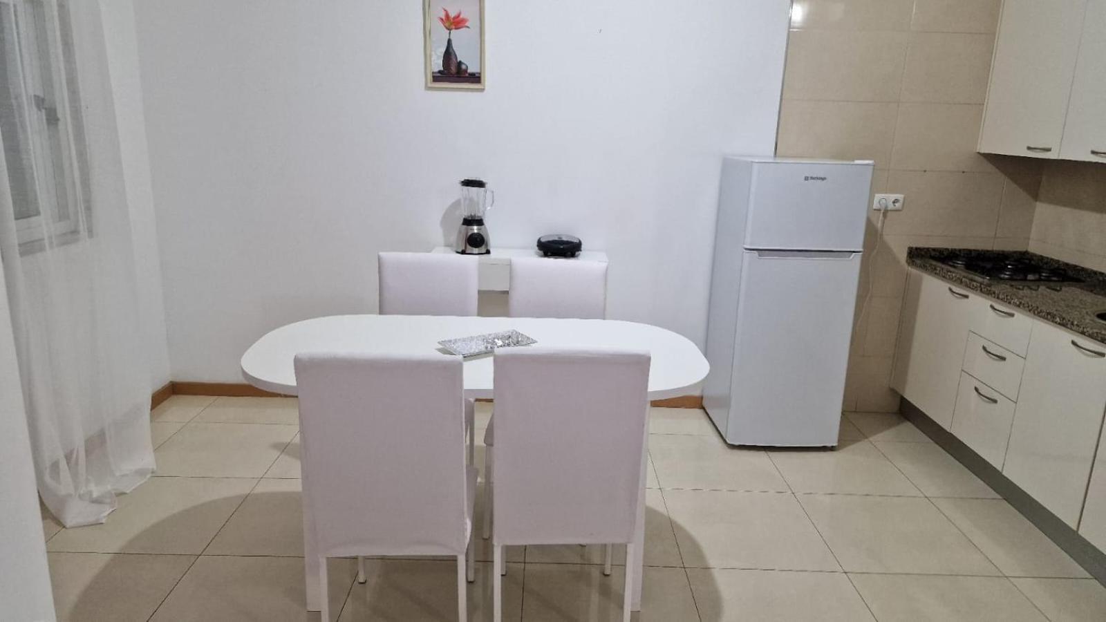 Casa De Ferias Com 2 Quartos Ou Aluguer Diaria Praia Luaran gambar